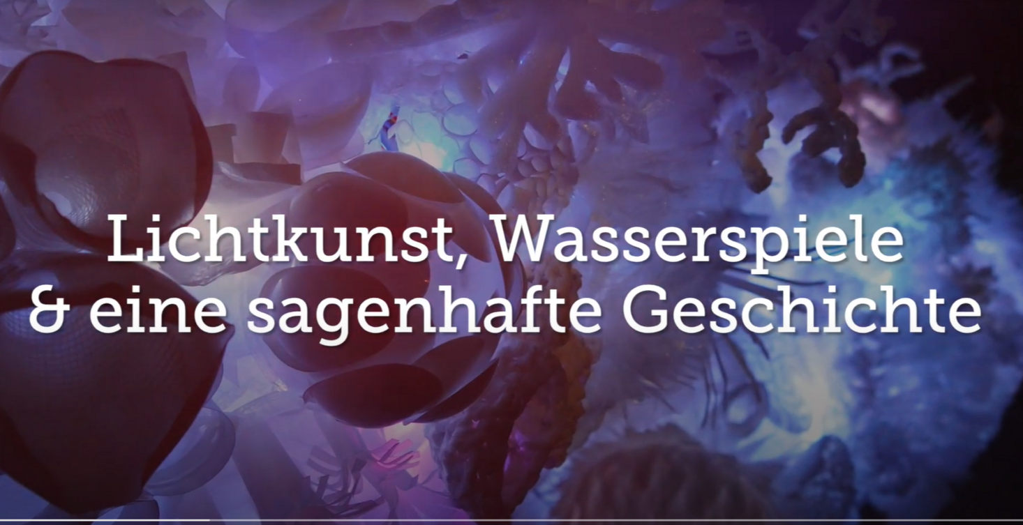 Beleuchtete Wasserspiele